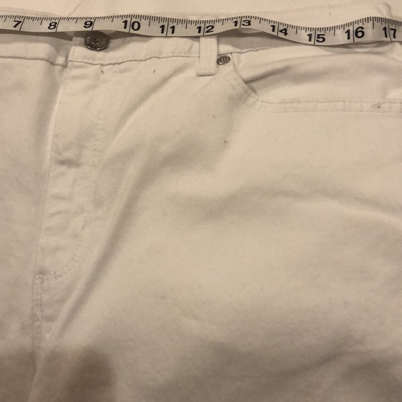 Gloria Vanderbilt White Straight Leg Jeans. Never worn. New. NWOT. - Picture 4 of 9